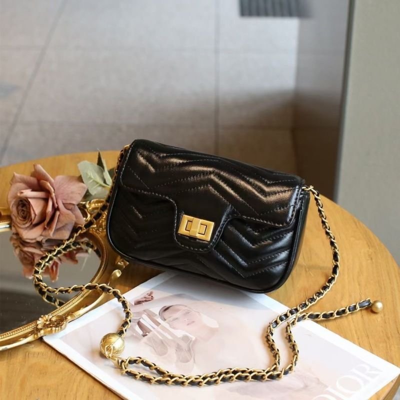 Women Fashion Temperament Leather Rhombus Chain Small Square Bag